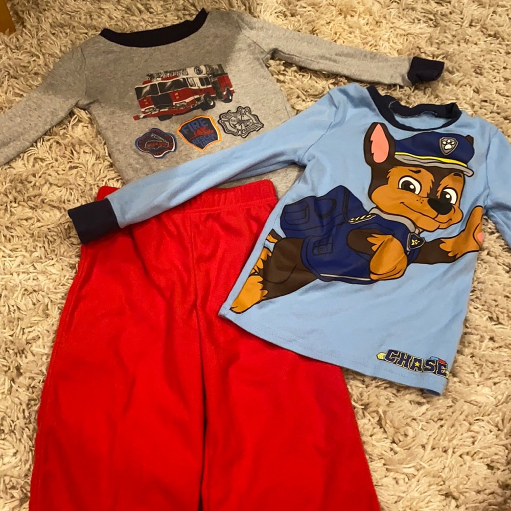 Boy's pajamas size 5❤️🥰🥰😍👌🤗
